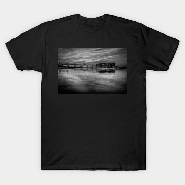 Sunset on Cromer beach Monochrome T-Shirt by avrilharris